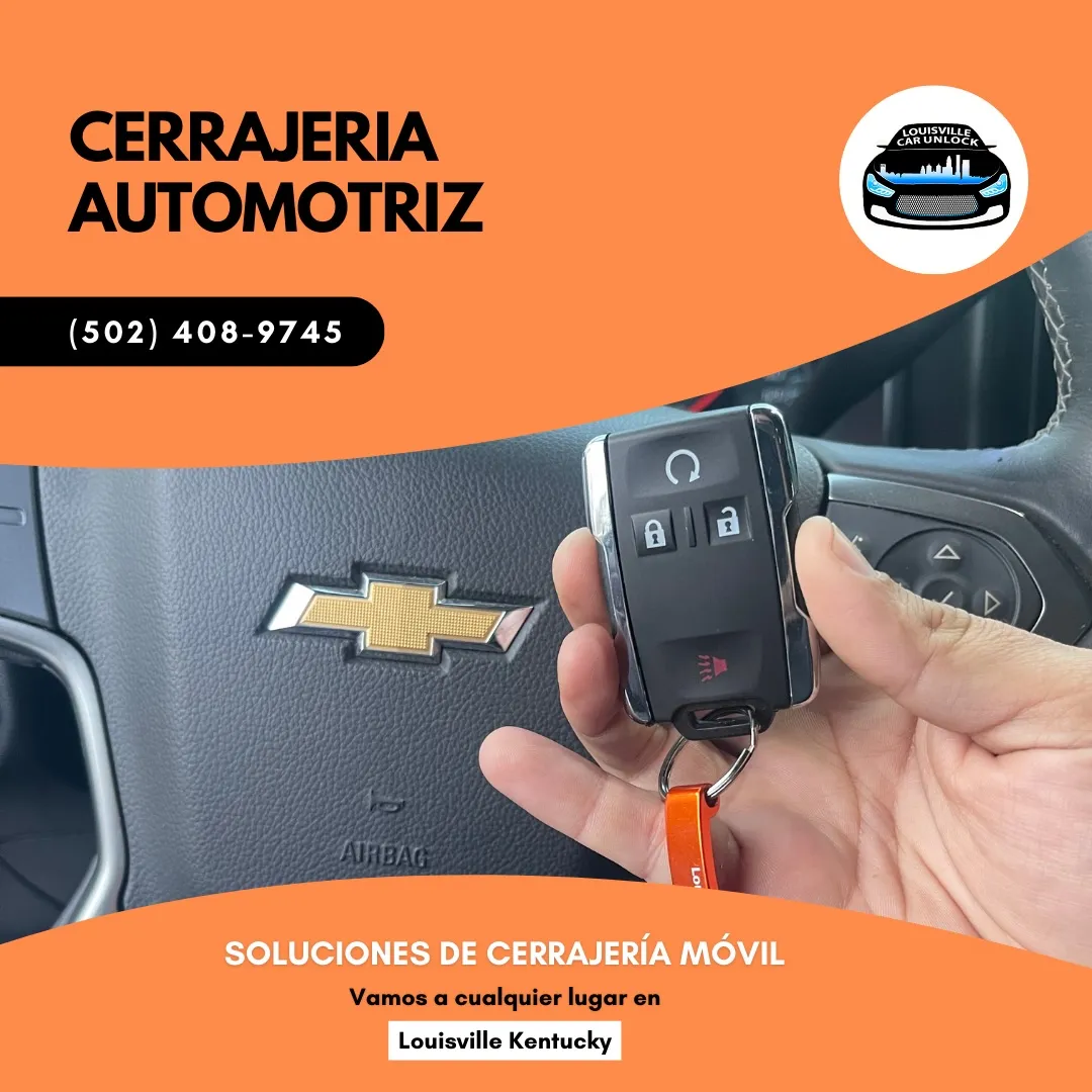 Llave inteligente de Chevrolet en mano con el volante de fondo y el logotipo de Louisville Car Unlock.