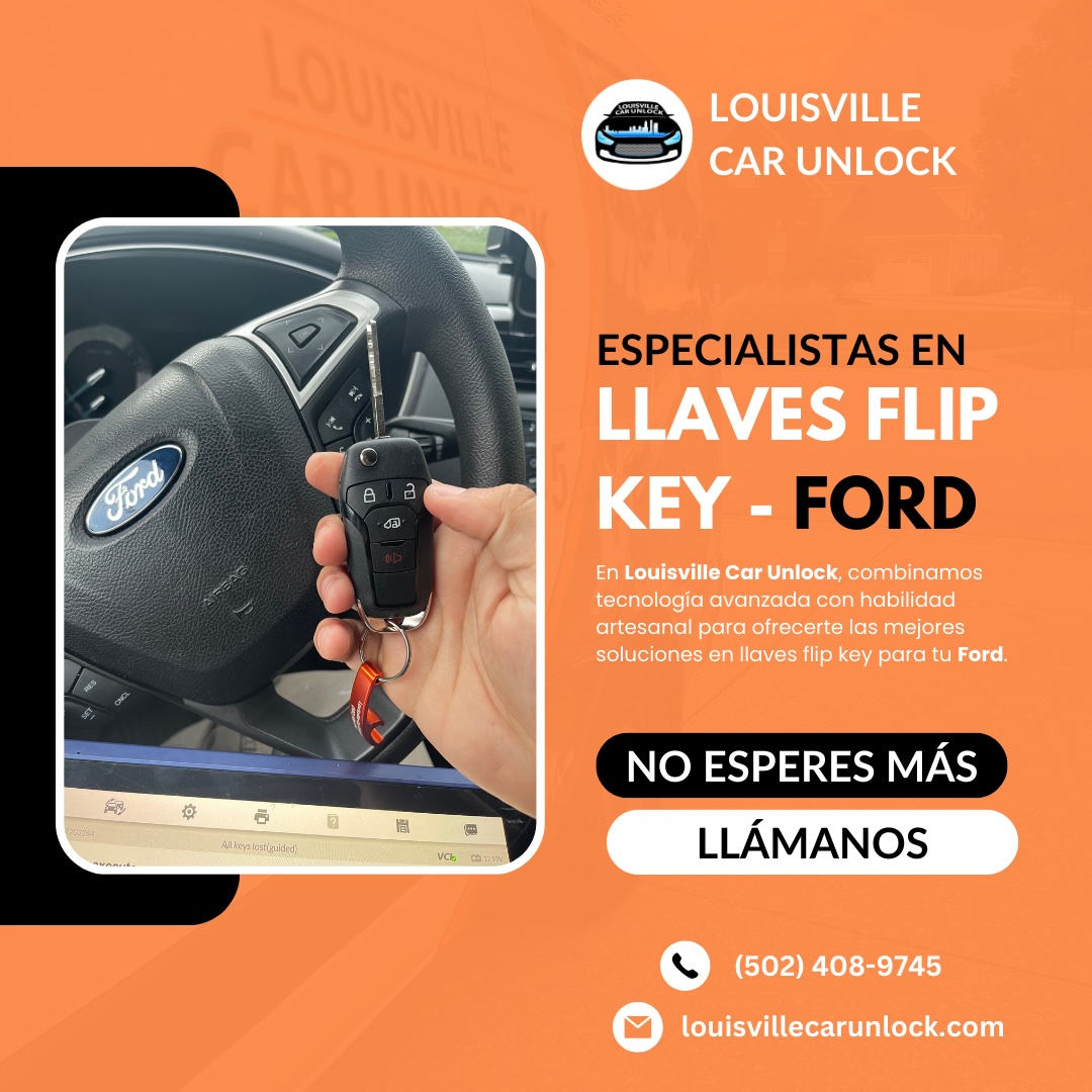 Cerrajero sosteniendo una llave flip key de Ford, servicios de cerrajería de Louisville Car Unlock.